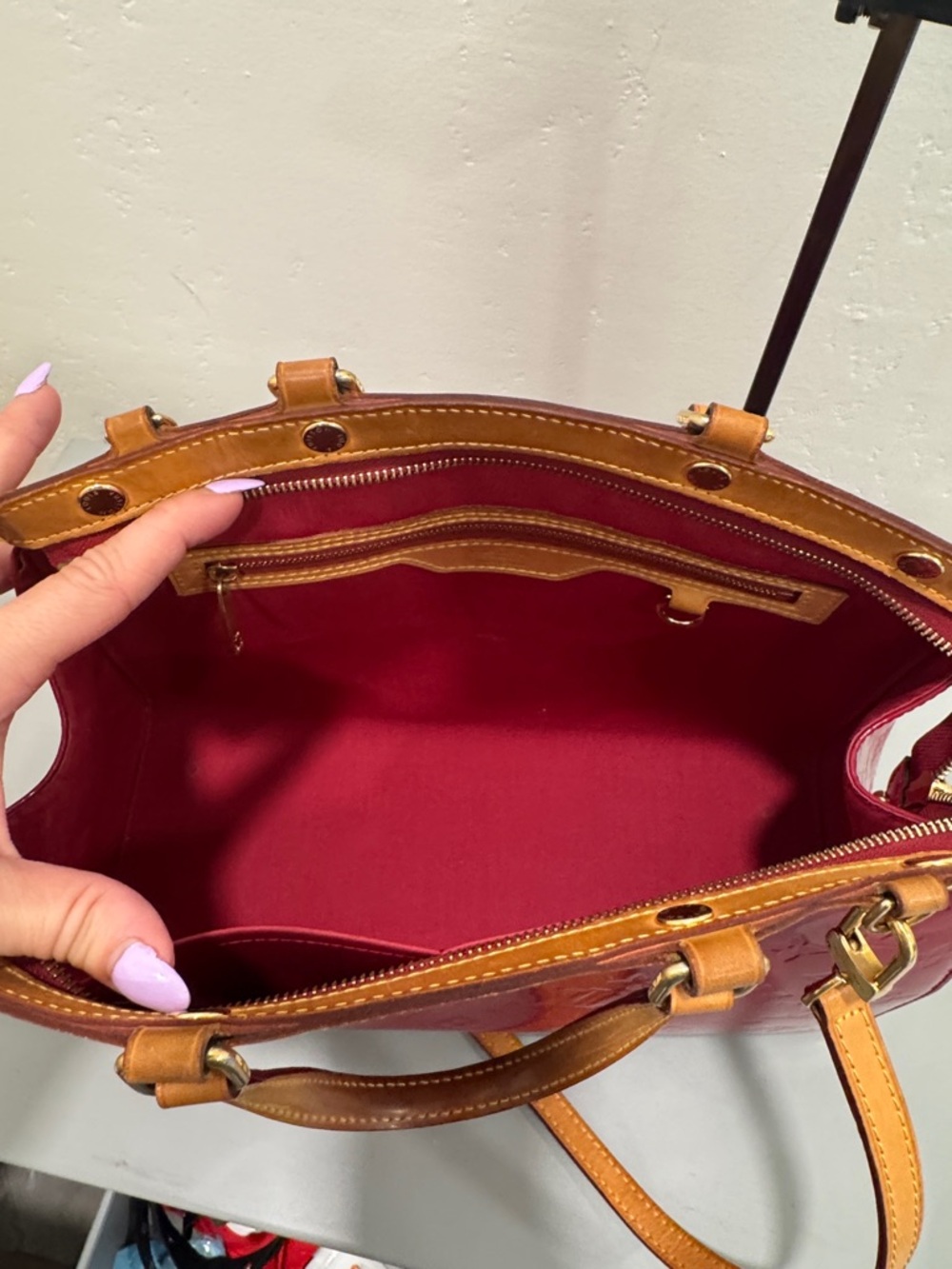 Louis Vuitton patent Vernis Brea bag - Picture 7 of 10